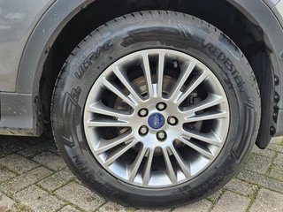 Ford Kuga 1.6 Titanium NAVI PDC TEL LM LEER TREKHAAK / 9
