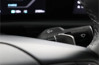 Kia EV6 Light Edition 63 kWh - SOH 99,7%  - Navigatie - Adaptive Cruise Control - Stoel/Stuur verwarming - Apple Carplay/Android Auto - Fabrieksgarantie tot 02-2032 / 40