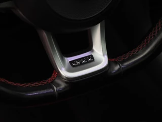 Volkswagen Golf 2.0 TSi GTi 290 Pk TCR | Panorama Dak | Adaptive Cruise | Camera | Stoelverwarming | 18 inch | 90.438 km!! / 31