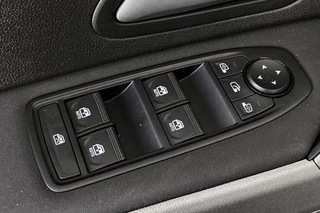 Dacia Bigster 1.8 Hybrid 155 Journey Panoramadak Stuur-Stoelverwarming Trekhaak / 32