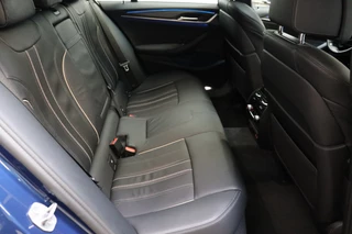 BMW 5 Serie Touring 530e High Executive M Sport Pakket Automaat  / Live Cockpit Professional / SOH 87% / Panoramadak / Trekhaak / Driving Assistant Professional / Comfortstoelen / Laserlight / Head-Up Display / Adaptief Onderstel / DAB / Parking Assistant / Hifi / 21