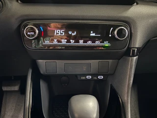 Toyota Yaris 1.5 Hybrid 115 First Edition/ NL auto/ Automaat/ Achteruitrijcamera / 26