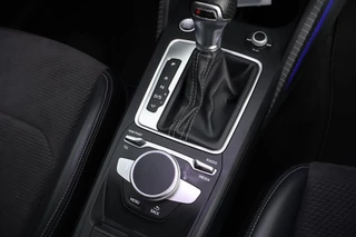 Audi Q2 35 TFSI 150pk S-Tronic S Edition Trekhaak Panoramadak ACC Stoelverwarming Keyless Virtual Cockpit 2x S-Line / 34