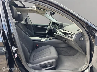 BMW 5-serie Touring 530i xDrive / Panoramadak / M-sport / 19