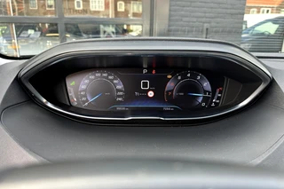 Peugeot 3008 1.2 PureTech Allure / 23