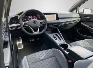 Volkswagen Golf 1.5 eTSI R-Line AUT  | dealer onderh. | panoramadak | stoel-/stuurverw. | keyless | trekhaak | carplay / 15