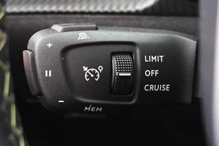 Peugeot e-2008 EV GT Pack 50 kWh Panoramadak Adaptieve Cruise Stoelverwarming / 31