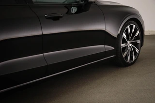 Volvo V60 2.0 B4 Ultimate Dark | PANORAMADAK | HEAD UP | STANDKACHEL | ACHTERBANKVERWARMING | 360 CAMERA | 20" / 28
