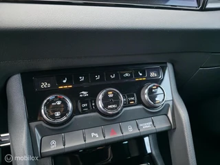 Skoda Karoq 1.5 TSI ACT Sportline / Trekh. / Carplay / Navi / 25