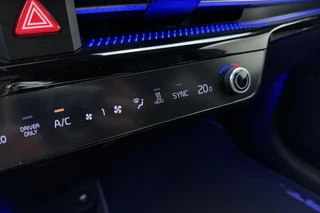 Kia EV6 GT-Line 77.4 kWh SOH: 100%! | Glazen schuifdak | Trekhaak | Stoel & Stuurverwarming | Electrische achterklep | Keyless | Rondomzicht camera / 32