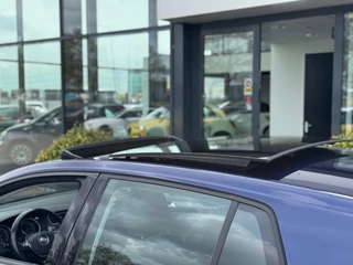 Volkswagen Golf TSI * Panoramadak * Camera * Navigatie * Massage Stoel / 13