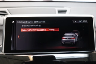BMW X2 xDrive20i High Executive M Sport Pakket Automaat  / Navigatiesysteem Plus / Leder / Panoramadak / Achteruitrijcamera / Stoelverwarming / Climate Control / Hifi / Shadow Line / Parkeersensoren voor+achter / Extra Getint Glas / 19 Inch / 30