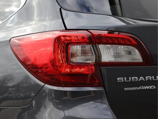 Subaru Outback 2.5i Premium  | Schuifdak | Trekhaak | Winterbandenset | H&K / 18