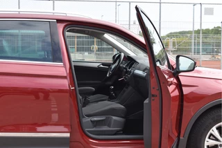 Volkswagen Tiguan 1.4 TSI ACT 150 pk Connected Series  NL-Auto | DAB | Elekt.trekhaak | Carplay | Cruise Control | Climate Control | NAP / 36