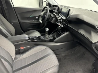 Peugeot 2008 1.2 PureTech Allure Pack CAMERA TREKHAAK ECC CRUISE LM NAVI CARPLAY. / 14