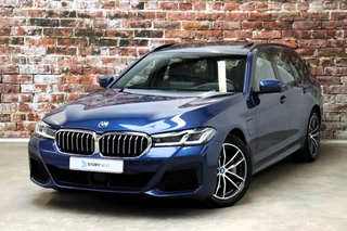 BMW 5 Serie Touring 530e High Executive M Sport Pakket Automaat / Live Cockpit Professional / SOH 87% / Panoramadak / Trekhaak / Driving Assistant Professional / Comfortstoelen / Laserlight / Head-Up Display / Adaptief Onderstel / DAB / Parking Assistant / Hifi
