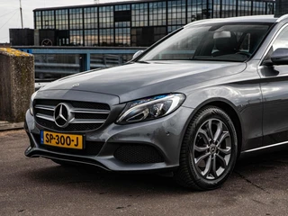 Mercedes-Benz C-klasse Estate 180 Premium | LED | Trekhaak | Camera | Apple CarPlay/Android Auto | Stoelverwarming | Dodehoekdetectie | Dealeronderhouden / 42