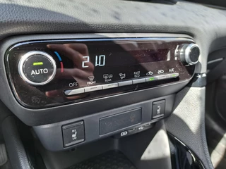 Toyota Yaris 1.5 Hybrid 115 DYNAMIC STOEL/STUURVERW BLIND SPOT PARK-SENSOREN NAVI 16'' LM-VELGEN KEYLESS CAMERA APPLE/ANDROID AD-CRUISE CLIMA LED / 22