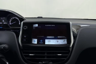 Peugeot 208 1.2 VTi Envy / 22