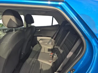 Kia Stonic 1.0 T-GDi MHEV DynamicPlusLine | Cruise Control | Climate Control | Camera | Navigatie | Parkeersensoren | Trekhaak | Zwart Dak | / 21