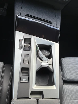 Opel Grandland Electric Business Edition 73 kWh | ECC | Navigatie | Elektrisch glazen panorama-dak | Matrix LED Verlichting | Cruise control | Camera | Winterpakket | 19" LM-Velgen / 12
