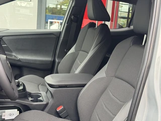 Toyota C-HR+ First Edition 77 kWh WARMTEPOMP EL-ACHTERKLEP PRIVACY-GLASS 18"LMV BLIND SPOT STOELVERW. P-SENSOREN / 5