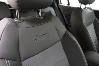 Jeep Avenger 1.2 Altitude 100 PK | Navigatie | Climate control | Camera | Parkeersensoren | Keyless | Lichtmetalen velgen | Parkeersensoren / 18