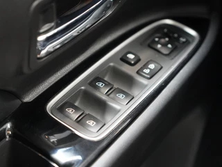 Mitsubishi Outlander 2.4 PHEV Intense / 27