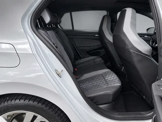 Volkswagen Golf 1.5 eTSI R-Line AUT  | dealer onderh. | panoramadak | stoel-/stuurverw. | keyless | trekhaak | carplay / 21