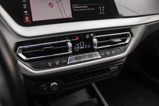BMW 1-serie 116d F40 Executive Edition | 1e eigenaar | NL Auto | HiFi audio | DAB | LED | Apple Carplay | Rijstrooksensor | Cruise control | Climate control | Sportstuur | Active Guard Plus / 28