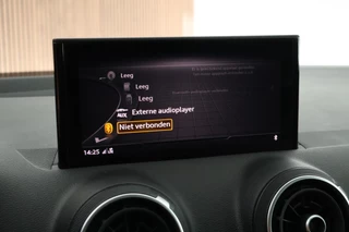 Audi Q2 35 TFSI 150pk S-Tronic S Edition Trekhaak Panoramadak ACC Stoelverwarming Keyless Virtual Cockpit 2x S-Line / 23