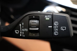 BMW 5 Serie Touring 520i High Executive Luxury Line Automaat  / Live Cockpit Professional / Laser Light / Cruise Control / Achteruitrijcamera / Stoelverwarming / Climate Control / Comfort Stoelen / Parking Assistant / 18 Inch / 36