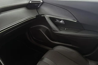 Peugeot e-2008 EV GT 50 kWh Achteruitrijcamera Apple Carplay Dodehoek LED Koplampen / 40