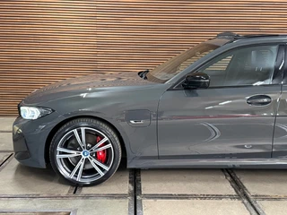 BMW 3-serie Touring 330e M-Sport Pro | LCI | Dravitgrau | 292PK | Plug-in Hybrid |Carplay | 19” | Harman Kardon | Trekhaak / 48