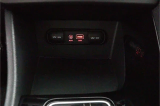 Kia Niro 1.6 GDi Hybrid DynamicLine  - Trekhaak - Cruise Control - Airco - - Virena zekerheidspakket €895 / 56
