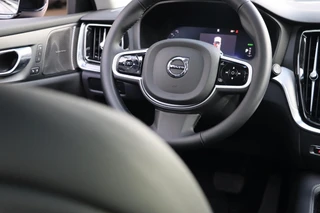 Volvo V60 T6 AWD Plus Dark / 24