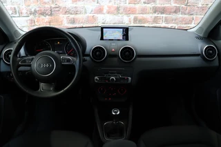 Audi A1 Sportback 1.0 TFSI 96pk Adrenalin 5 deurs  / Navigatie / Bluetooth / S Line Exterieur / Cruise Control / LED Achterlichten / Mistlampen / Lederen Sportstuur / Multifunctioneel Stuurwiel / 17 Inch / 15