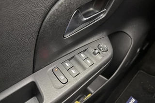 Opel Corsa 1.2 Level 3 Elegance 100 Pk | Navigatie | Lichtmetalen velgen | Climate control | Parkeersensoren | Camera | LED / 19