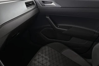 Volkswagen Taigo 1.0 TSI R-Line Business DSG Automaat Achteruitrijcamera Apple CarPlay / 36