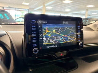 Toyota Yaris 1.5 Hybrid Style / LED / head-up / panoramadak / camera / keyless / 20
