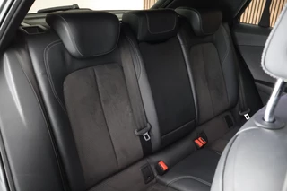 Audi Q2 35 TFSI 150pk S-Tronic S Edition Trekhaak Panoramadak ACC Stoelverwarming Keyless Virtual Cockpit 2x S-Line / 37