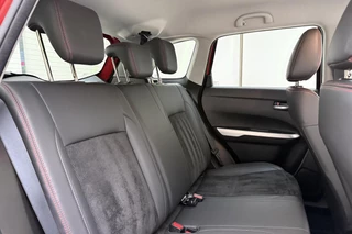 Suzuki Vitara 1.4 S | Trekhaak l Climate Control l Bluetooth l LED l Camera l PDC Voor & Achter l Stoelverwarming l Lichtmetalen Velgen / 16