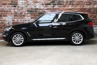 BMW X3 xDrive30i High Executive xLine Automaat  / Panoramadak / Trekhaak / Sportstoelen / Leder / 19 Inch / Driving Assistant Plus / Hifi / LED / Head-Up Display / Achteruitrijcamera / Stoelverwarming / Adaptief Onderstel / Multifunctioneel Instrumentenpaneel / 4