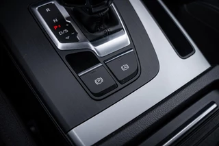 Audi Q5 50 TFSI e Quattro Pro Line | Luchtvering | Matrix LED | Inparkeersysteem | Drive select | Trekhaak | Navigatie | SoH 94% | / 45