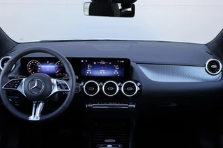 Mercedes-Benz B-Class 200 Luxury Line Panoramadak / Stuurwielverwarming / Stoelverwarming / 22