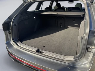 Volkswagen Passat Variant 1.5 eHybrid R-Line Edition 272pk / 5 JR Garantie / Pano / Leer / Trekhaak / H-K / Hud / Keyless / 360 / 18