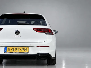 Volkswagen Golf 1.5 eTSI R-Line 150 pk Business  | 1e eigenaar | navigatie | IQ light | camera | sfeerverlichting | stoel-stuurverw. / 13