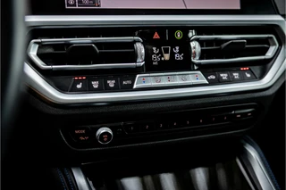 BMW 2 Serie Coupé M240i xDrive High Executive  Milltek Schuifdak Harman Kardon / 32