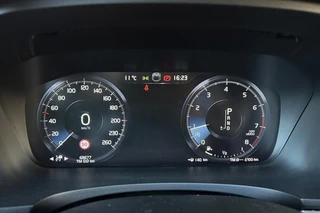 Volvo V90 2.0 T4 R-DESIGN | POLESTAR 210pk | PANORAMA | TREKHAAK | STANDKACHEL | CAMERA / 11