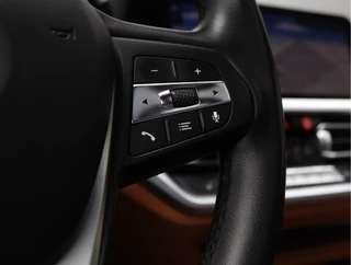 BMW 3 Serie 320i High Executive Edition  | Schuifdak | Leder | Camera | Org. NL / 34
